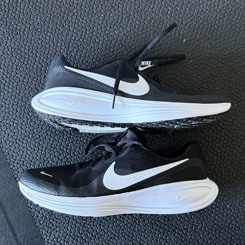 Nike Revolution 8 - Men’s 10.5D